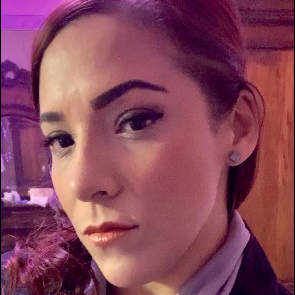 Meet your Posher, Crystal